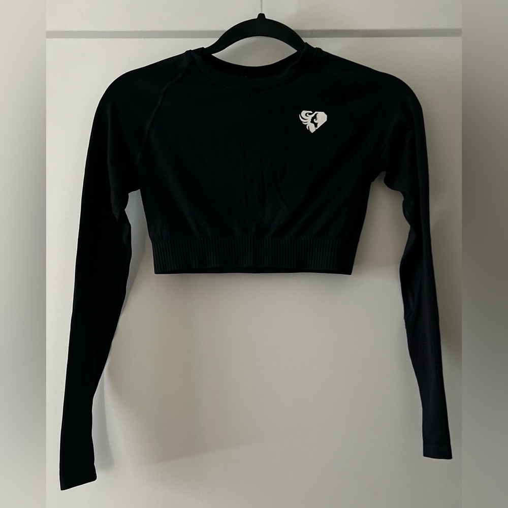 Black Long-Sleeve Cropped Performance Top with Heart Emblem